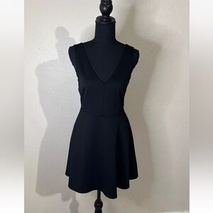 Forever 21 Women’s Dress V-Neck  Sleeveless Black Size M